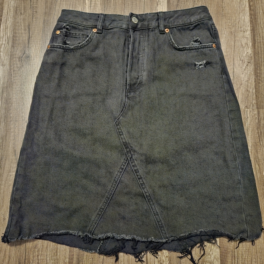 H&M &denim black knee length denim skirt size 10